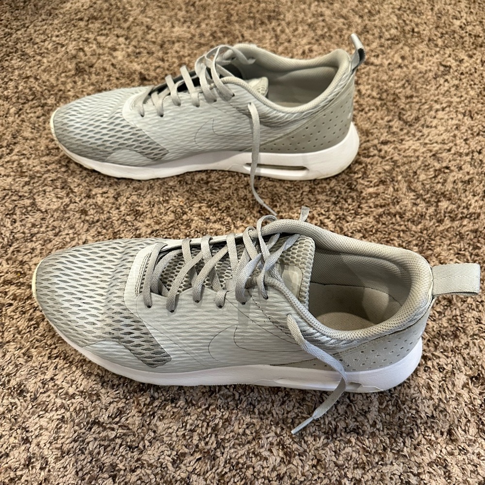 Nike Tennis Shoes